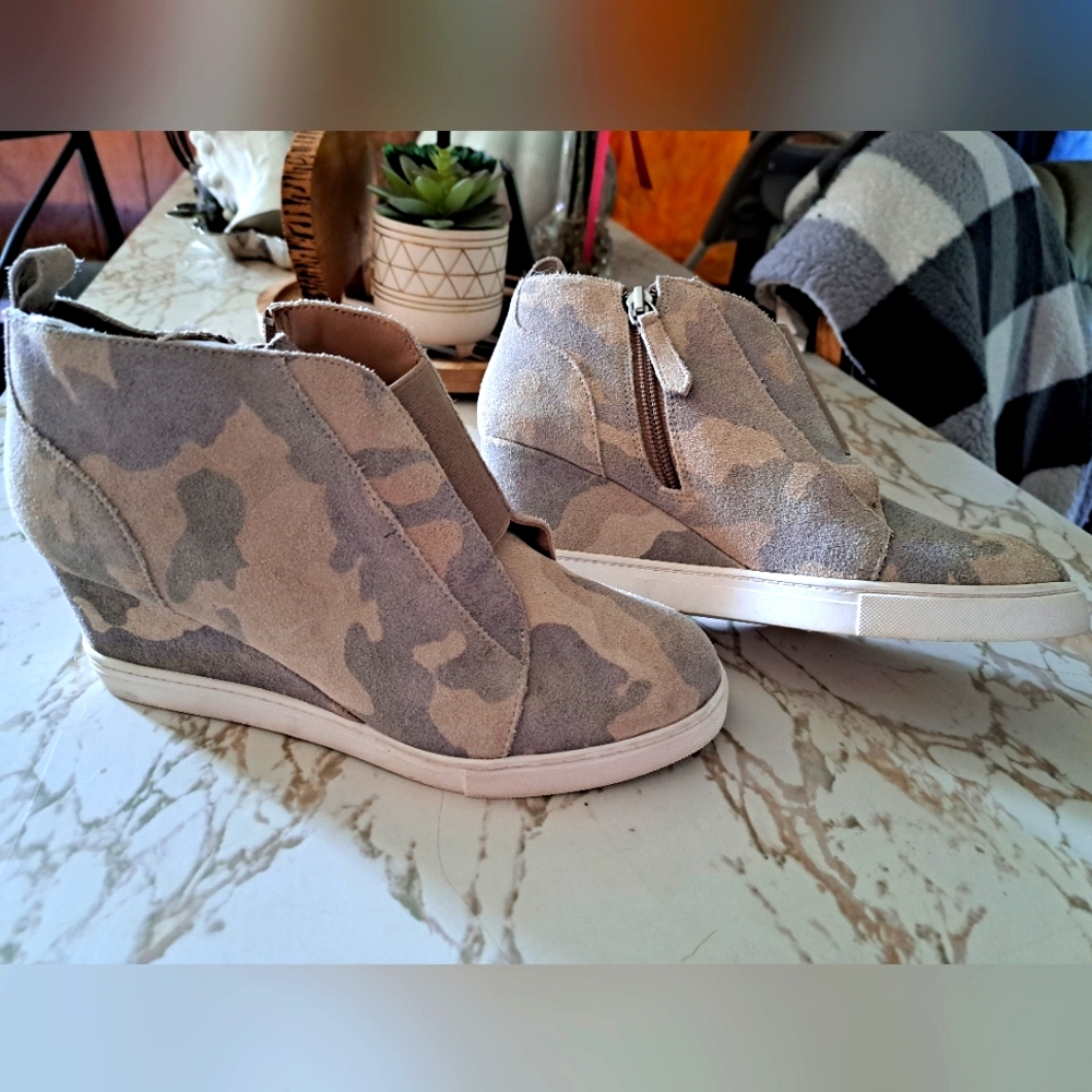 Camo wedge shoes